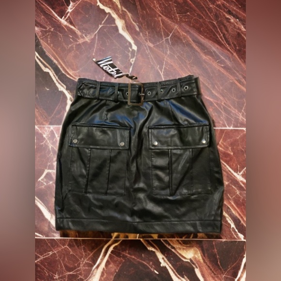 NWT Never Worm Motel Rocks Leather high waist mini skirt w/ leather belt size M - Picture 1 of 7